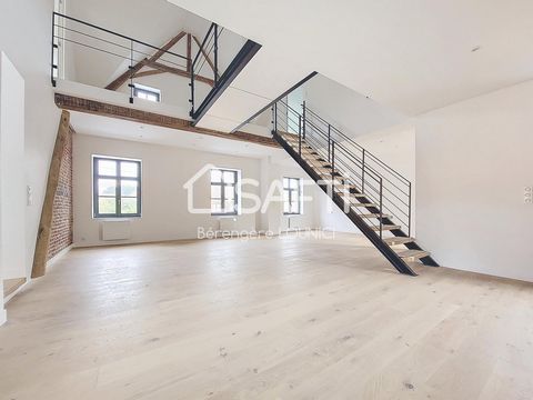 Magnifique appartement T4 type loft, entièrement rénové, de 145m² habitables (185m² au sol) dans un ancien de corps de ferme. Vous serez charmés par les prestations de qualité de ce bien, alliant modernité et cachet de l'ancien. Ce bien se compose d'...