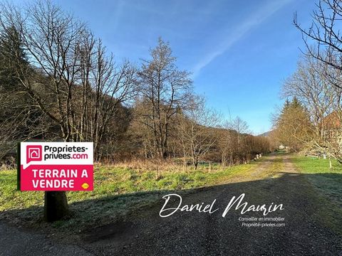 FOUDAY 67130 en exclusivité : Daniel MAURIN vous propose ce terrain constructible de 34 ares, il est possible de le diviser en 3 lots L'Entrée du terrain fait 11 m la plus grande largeur 34m et la longueur plus de 100m Exposé sud au coeur de la natur...