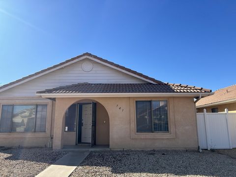 Welcome 741 Cortez Drive! Located in the 55+ community of Hemet Del Sol this home is conveniently located near plenty of shopping and services. Walk into the entry way with a coat closet and an open view of the living room/dining room area. The prope...