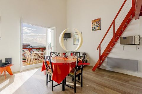 Descubra este encantador apartamento situado en el último piso de una residencia de la década de 1990 bien cuidada, en las alturas de Erretegia en Bidart. A solo 300 metros de las tiendas y a 700 metros del mar, este apartamento se beneficia de un en...