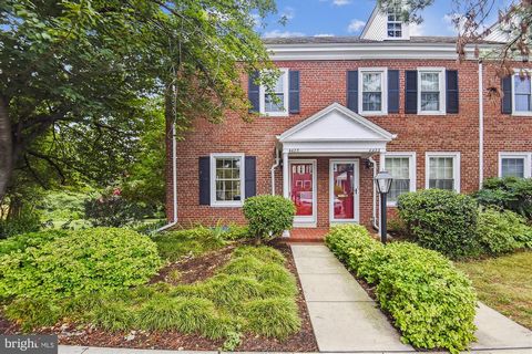 OPEN HOUSE - Sunday, November 17th from 2-4pm! Don't miss this charming, sun-soaked end unit, tucked away in Fairlington. This bright Clarendon model is just a short stroll from the community center, playground, and surrounded by lush, mature trees a...