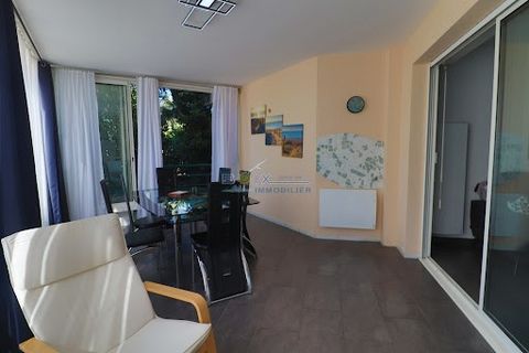 For sale: apartment in Sète at La Corniche. This contemporary two-room cabin accommodation, with large volumes, is located by the Lazaret beach. It features a comfortable living room/lounge with an equipped kitchen opening onto a 19 m2 terrace/loggia...