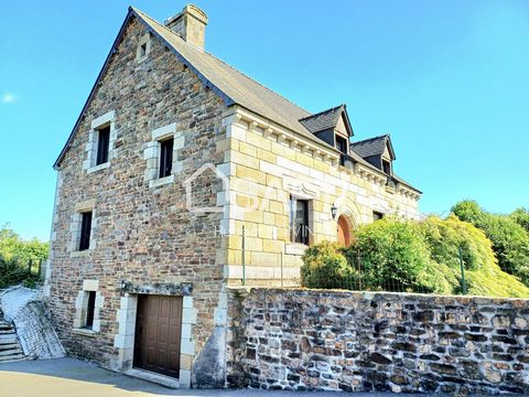 Située à Fleurigné (35133), à 5 mn de l'entrée de Fougères, cette maison bénéficie d'un cadre champêtre paisible, offrant un véritable havre de paix à ses résidents. Idéalement desservie par des transports en commun tels que le bus scolaire, la commu...