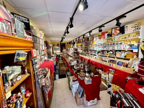 Idéalement située en centre-ville de Bourbonne-les-Bains, l'enseigne met en vente de nombreux objets d'occasion tels que des livres, BD, DVD, CD, vinyles, figurines etc... Les clients de cette boutique ne viennent pas simplement acheter des objets d'...