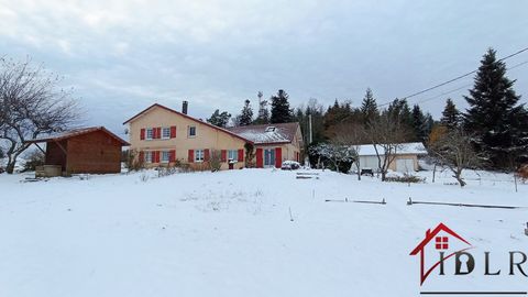 Ancienne ferme rénovée aux portes des Vosges, prêt pour l’hiver ! Oui, il y a encore de la neige dans les Vosges, et c’est précisément ce qui fait le charme de cette propriété située à 730 m d’altitude, en pleine nature. Nichée sur le plateau de Cham...