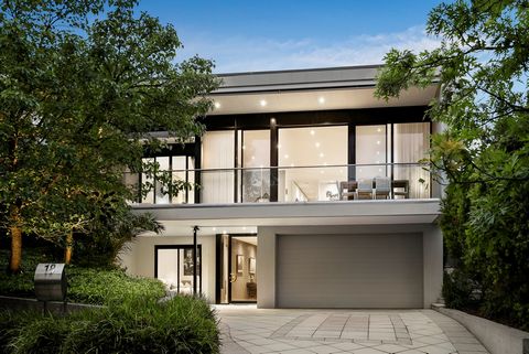 Un exemple étonnant d’architecture contemporaine établissant une référence en matière de luxe familial et de nominations de haut niveau dans cette enclave de Kew - qui fait partie du quartier plus large de Studley Park. Une résidence à deux niveaux a...