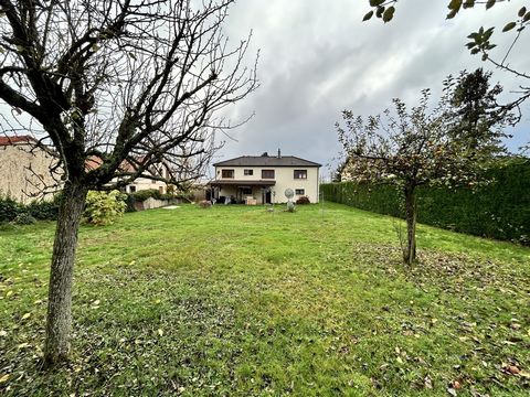 MARCHAL IMMOBILIER et jean-paul SCHLECHT vous présente cette belle maison idéalement située rue de l'aérogare à AUGNY sur 1262 m2 de terrain sans vis à vis comprenant au RDC un grand garage, une cave, un atelier, une buanderie, une chaufferie et un a...