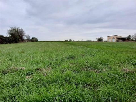 REUILLY, Building plot - REUILLY Building plot of more than 3,600 m² - €43,600.00 Negotiation included (including €3600 negotiation fees to be paid by the buyer)- Ref : 021/1248 43,600 euros. 40,000 euros + Negotiation fees. : 3,600 euros (i.e. 9% to...