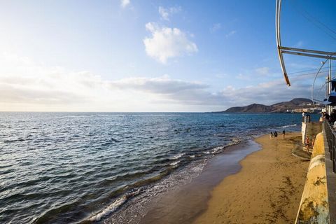 Studio centrale e nuovo situato in una strada pedonale nel cuore di Las Palmas de Gran Canaria. Alloggio di 27 m2 completamente attrezzato e in grado di ospitare 2 persone. A meno di 5 minuti a piedi dalla spiaggia di Las Canteras e, nella direzione ...