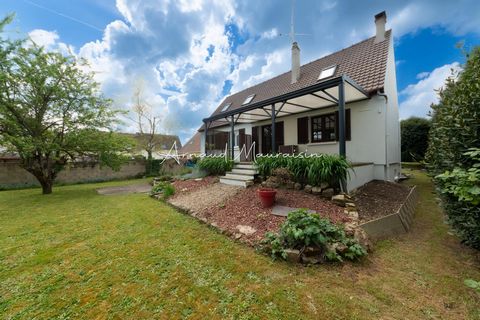 C’est dans environnement au calme à La chapelle en Serval à proximité direct des commerces, des transports et des écoles, que vous pourrez découvrir cette maison de construction traditionnelle accompagnée de son jardin agrémenté sur une parcelle de p...