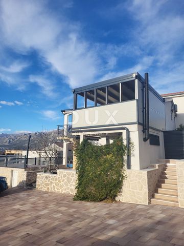 ROVANJSKA, ZADAR - Huis met een spectaculair uitzicht! Te koop is een prachtig huis gelegen in Rovanjska, niet ver van Starigrad, perfect voor gezinsleven, vakantie of toeristische verhuur. De woning beschikt over twee afzonderlijke wooneenheden met ...