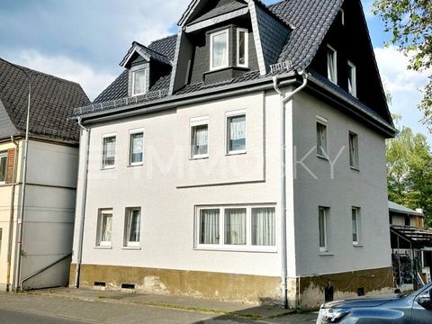 Te koop is een aantrekkelijk appartementengebouw met een volledige kelder, dat in 1950 in een solide constructie is gebouwd. Het pand bestaat uit twee gebouwen en biedt zowel een solide investeringsmogelijkheid als een aanzienlijk huurverhogingspoten...
