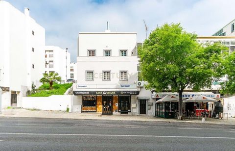 Located in one of the most sought-after areas to live in Almada. This 3-storey building includes T2-type apartments on the 1st and 2nd floors. The ground floor is designated for services or restaurant use (equipped with a smoke extraction system). Wi...