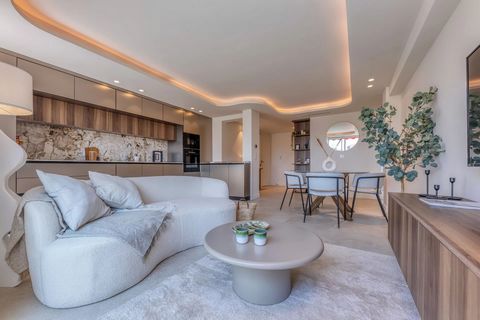 The Eretz agency exclusively offers you a carefully renovated apartment in the heart of the highly sought-after Palm Beach district. Less than 200 meters away are the Moure Rouge beaches. The apartment consists of an entrance hall with built-in close...