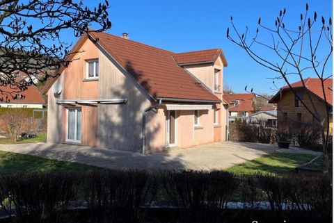 Magnifique maison très lumineuse avec 3 grands chambres, double garage un beau jardin 359.000€