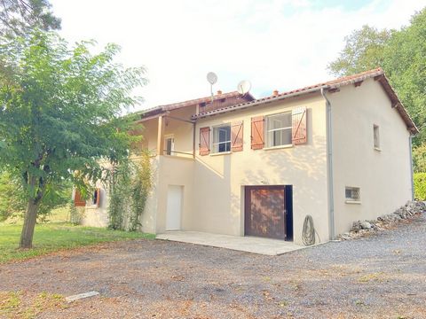 Maison de plain-pied avec jardin arboré et vue dégagée Tauriac