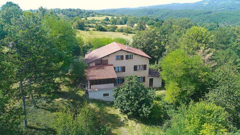 Grande Maison de 278m2 sur 1,5 ha de terrain à 10min de FIGEAC