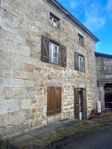 MAISON DE MAITRE - 200m2 - 14 pièces - A RENOVER - A 2km du centre de SAINT GENEST MALIFAUX