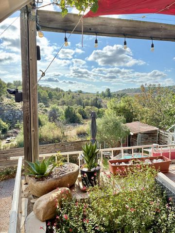 Maison de village proche mer avec vue magnifique,jardin et garage.