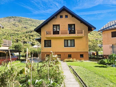 Découvrez cette magnifique maison située à St Michel de Maurienne (patrimoine industriel), au sein d’un quartier d’une nature tranquille,