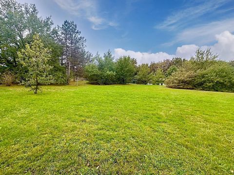 Terrain constructible de plus de 2500m² - Montberon