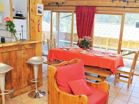 The chalet Piccola Pietra in Peisey is a moderne semi detached chalet built in wood and stone in the traditional style of the area. The chalet is located just 350 m from the Lonzagne ski lifts, which give access to the ski areas of Peisey-Vallandry, ...