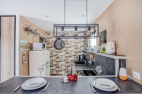 A cute little pad to make a trip out to France and breathe here. Located in the triangle of Dunkirk, Calais and Saint-Omer and in direct proximity to the Blockhouse of Eperlecques, this apartment can accommodate about 2 people in a bedroom cum living...