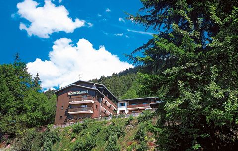 La résidence, Le Front de Neige, est situé dans la partie supérieure de la station, les Carroz d'Arâches en Haute Savoie, dans les Alpes françaises, à 800 m au-dessus du centre du village. Les + de la résidence - Résidence à 100 m de la télécabine, d...
