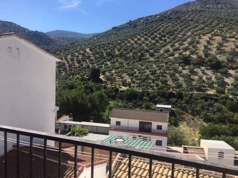 For sale direct from the owners! This great value 2 bedroom town house is located in the heart of Algarinejo – a charming village with bags of history and great modern facilities. The property would make an ideal holiday home but could also be used y...