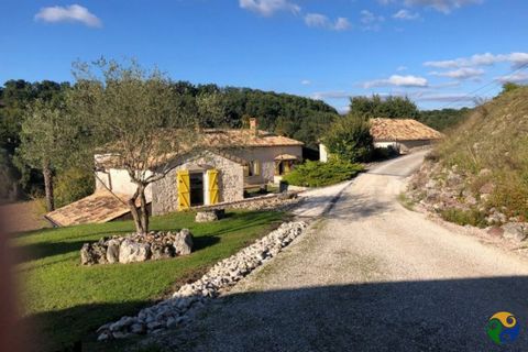 If you are looking for a rural retreat with no near neighbours, with complete isolation amongst the Quercy countryside then look no further! This lovely ensemble of stone houses is located on a slightly elevated location at the end of a long lane, su...