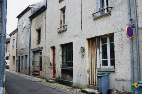 A sizeable three story town house with shop frontage in the heart of Magnac Laval. The property requires a full renovation. When renovated the property would offer 217m2 of habitable space.The house further benefits from having two very large attics ...
