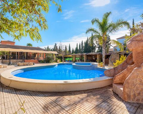 This is a fantastic refurbished 7 Bedroom 6 Bathroom Country Villa for sale in Catral It is approached via a long driveway, flanked by beautiful Jacaranda trees. Situated in the tranquil Farming Community of the Vega Baja, and conveniently positioned...