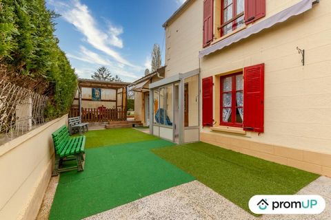 Welcome to all of you! We are pleased to present you a magnificent detached house, located in the charming town of Hommet-D'arthenay. This property, with a living area of 112.74 m2 on a closed plot of 500 m2, will charm you with its unique style and ...