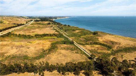 Introducing Maravilla del Mar Estates, a once-in-a-lifetime opportunity along the coveted Gaviota Coast, where elegance merges with natural beauty. This remarkable property presents a sprawling 142-acre canvas, with over one mile of ocean frontage, o...