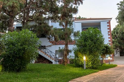 *TILL SALU HUS I RUSTIK FINCA, som ligger i kommunen La Guancha, ett absolut lugnt område, visar sig vara ett riktigt paradis för alla. Den har en yta på 7 800 m², ett hus med en separat lägenhet, stall, privat damm, flera öppna terrasser och fantast...