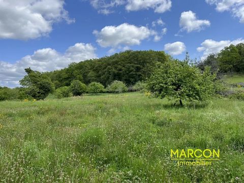 MARCON Immobilier GUERET - Creuse in Limousin New Aquitaine - Réf.87980 Your agency MARCON Immobilier proposes you this beautiful plot of building land in a small village on the sector of SAINT-LAURENT of a surface of 3265 m². Certificate of urbanism...