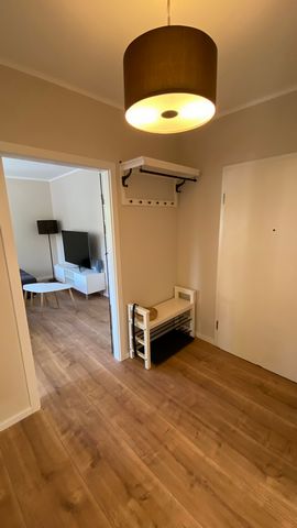 Modern, light-flooded and newly renovated flat in a great location, fully equipped, rain shower, comfortable sofa bed for guests and outdoor blinds for late sleepers. With the Fire TV stick you can have relaxing TV evenings with Netflix, Amazon Prime...