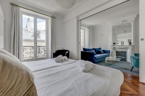 This luxury Paris apartment long term rental was recently completely renovated, with every effort made to maximize comfort and charm. The apartment is on the 4th floor with elevator, 4 blocks to the Jardin du Luxembourg, 4 blocks to the Boulverard Sa...