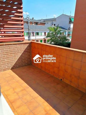 This unfurnished flat is at Calle Virgen del Pilar, 28400, Collado Villalba, Madrid, on floor 1. It is a flat, built in 1992, that has 74 m2 and has 2 rooms and 1 bathrooms. It has security door, green area, cocina amueblada, natural gas, individual ...
