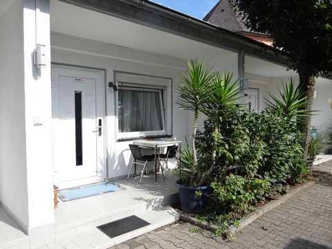 The flat is quietly located on the ground floor in a backyard. The flat has a fully equipped kitchen with everything you need for a short stay. Fridge, freezer, microwave, kettle, coffee machine and other extras. You will certainly feel at home with ...
