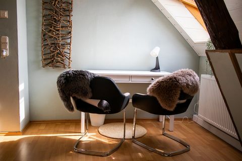 Feel at home in this super stylish 2 room maisionette. The apartment is newly renovated and lovingly furnished with a modern design. In just a few minutes' drive you can reach Bremen and the connection to the motorway. The 50m ² apartment contains a ...