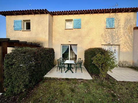In Cajarc, in the Domaine des Cazelles holiday village, with a gross yield of almost 9%, here is a T2 accommodation free of any commercial lease, of 33 m² with 1 large bedroom, 1 bathroom with toilet, 1 beautiful space living space on the garden leve...