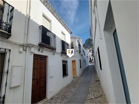 This 3 bedroom, 2 bathroom Townhouse with a garden and sun terrace is situated in picturesque Zuheros located within the Subbeticas National Park on the side of one of its mountains, this allows you to have spectacular views of the Cordoba countrysid...