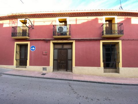 This is an extraordinary townhouse in an excellent location just at the side of the church in the main plaza in Salinas and close to all amenities. The property has been repossessed by the bank and subsequently offers over 60,000€ will be listened to...