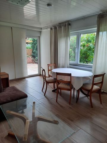 The house is located in an absolutely quiet residential area on a south-facing slope. This friendly, renovated first floor apartment is characterized by an upscale interior and can be moved to 01.11.2022. The property includes three attractive rooms,...