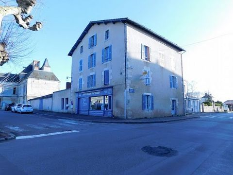 79160 Coulonge sur l'autize. Located on the village square, a property of 425 m² where you will find 14 living rooms and a garage of 180 m². Sold with a beautiful bakery patisserie, the bakery is spacious. This property does not have any land. It is ...