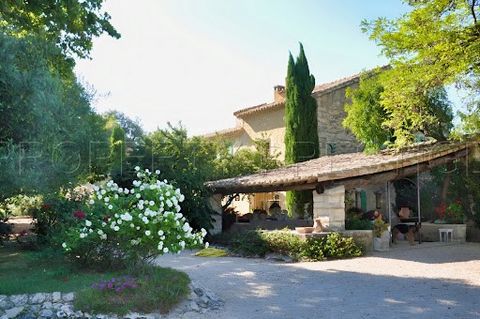 Halfway between Saint Rémy de Provence and Avignon, stands, in the heart of nature, a magnificent estate of almost 30 hectares, a place conducive to recharging your batteries. This superb stone farmhouse has an area of ​​500 square meters of living s...