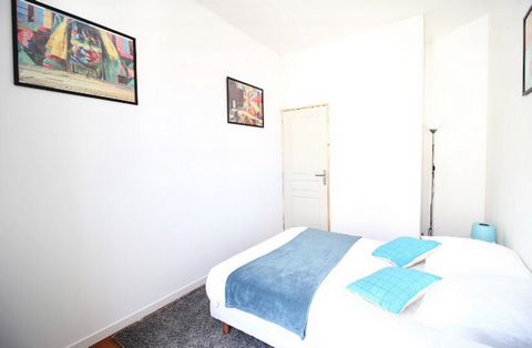 Room of 10m², fully furnished. It features a double bed (140x190) accompanied by a bedside table with a lamp. A workspace is available, consisting of a desk with a chair and a lamp. The room also offers several storage options: a wardrobe with a hang...