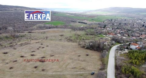 AUSSCHLIEßLICH!!! Reguliertes Grundstück mit fantastischem Panorama Dorf Osenovo 3 km.vom Meer Grundstück mit einer Größe von 7500 m², 20 km entfernt. ab Fr. Varna im Dorf Osenovo. Das Anwesen ist in der Regulierung mit den Bauparametern: Dichte 50% ...