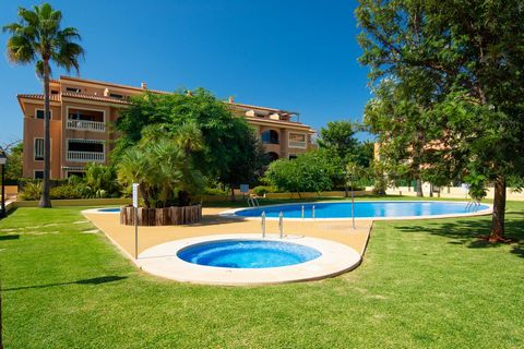 Apartamento precioso y confortable con piscina comunitaria en Jávea, Alicante para 6 personas. El apartamento de vacaciones está situado en una zona de playa y residencial, cerca de restaurantes y bares, tiendas y supermercados, a 200 m de la playa d...